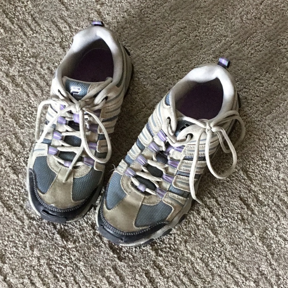 Fila tennies size 8
